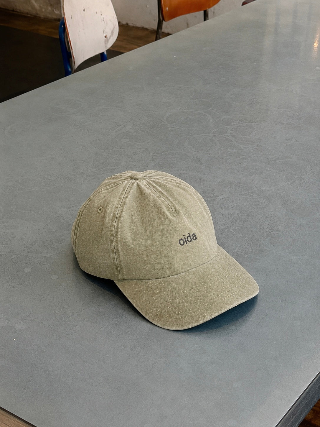 oida in beige